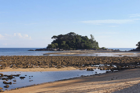 马来西亚天满岛低潮的海滨景色图片