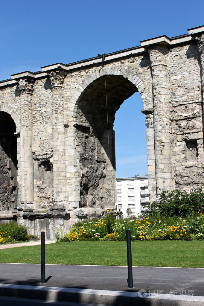兰斯,法国.火星门,古罗马凯旋门,可追溯到公元三世纪照片-正版商用图