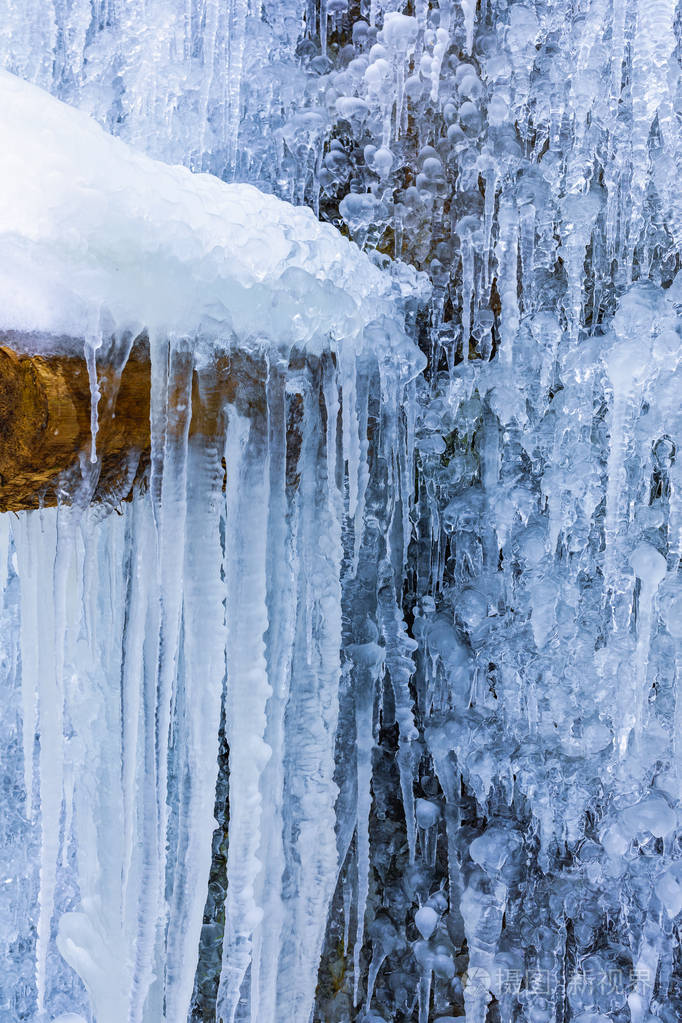 冰柱和各种形式的冰的图片