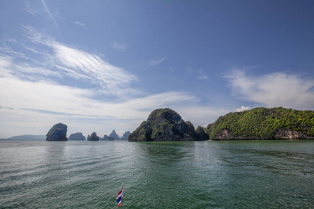 泰国普吉附近的桩湾美丽的水晶清水