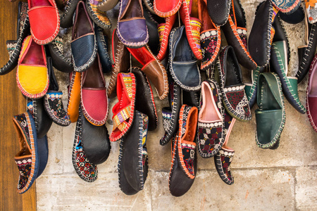 一套传统手工制作的也门鞋