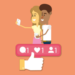 年轻夫妇使用智能手机上的社交网络