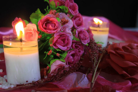 概念装饰情人节与花束和蜡烛燃烧收集