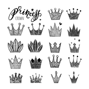 一套涂鸦素描皇冠为您的设计。 皇冠标志设置在白色背景公主戴德姆符号涂鸦插图美丽和时尚购物概念。 矢量图。