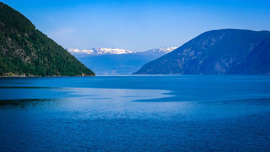 去挪威旅行。山脉河流湖泊峡湾