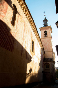 托莱多卡斯蒂利亚拉曼查西班牙。 古老的中世纪城镇城市天际线。 旧教堂。