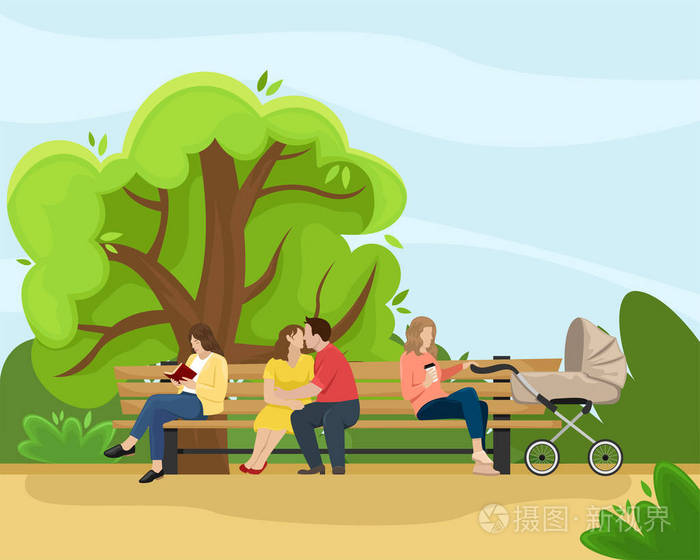 公园长椅. 一个女孩读一本书,一对相爱的夫妇亲吻一个女孩喝咖啡.