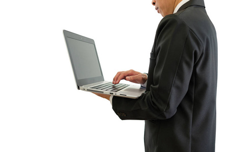 商人在键盘上输入电脑笔记本电脑的白色背景和剪辑路径。