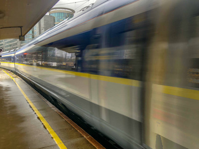 布鲁塞尔，比利时安诺，2018年，列车正在站台等待乘客在布鲁塞尔北站，比利时