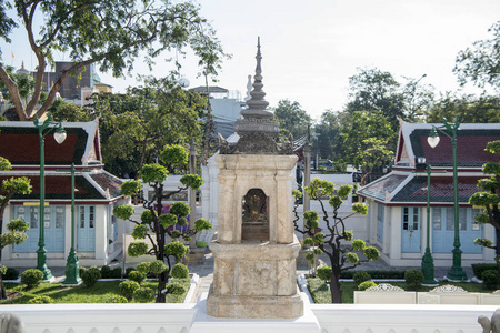 东南亚泰国曼谷城市邦兰福的WatSuthat寺的建筑。泰国，曼谷，2018年11月