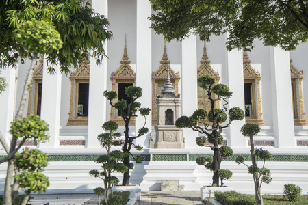 东南亚泰国曼谷城市邦兰福的WatSuthat寺的建筑。泰国，曼谷，2018年11月