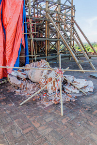 缅甸巴甘2016年地震破坏的Pyat hada Paya寺庙屋顶