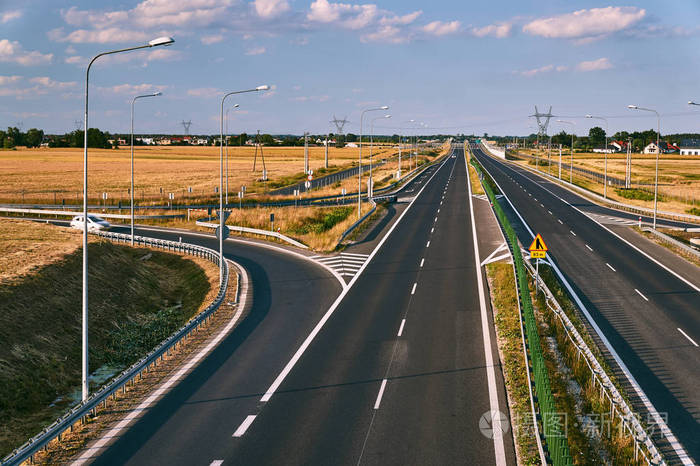 波兰波兹南附近新的两车道高速公路