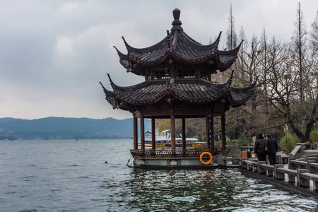 杭州西湖美丽的中国传统展馆图片