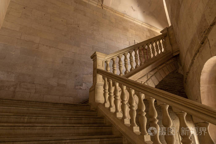西班牙格拉纳达alhambra的查尔斯五世宫殿楼梯
