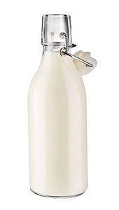 玻璃瓶与新鲜牛奶查出在白色背景