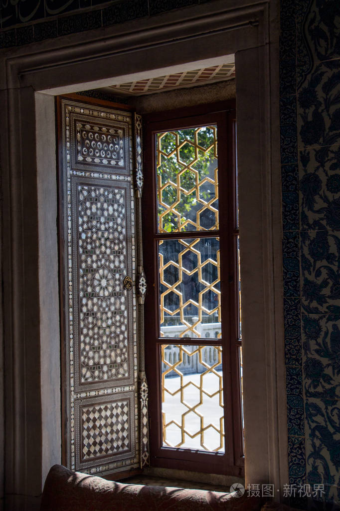伊斯坦布尔奥斯曼时代的旧窗户建筑