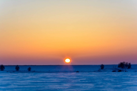 地平线上的太阳图片-地平线上的太阳素材-地平线上的太阳插画-摄图新