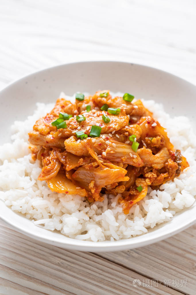 炒猪肉加泡菜炒韩式米饭