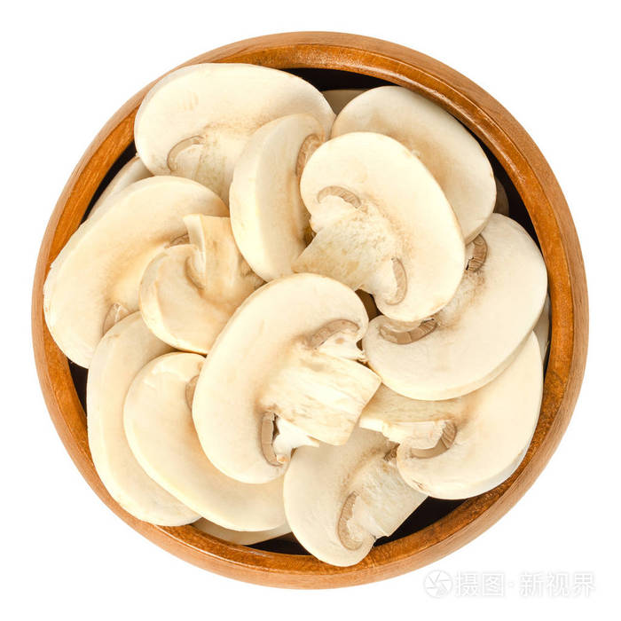 木碗里的白色香菜蘑菇切片. 双孢琼脂又称普通纽扣栽培或表菇.