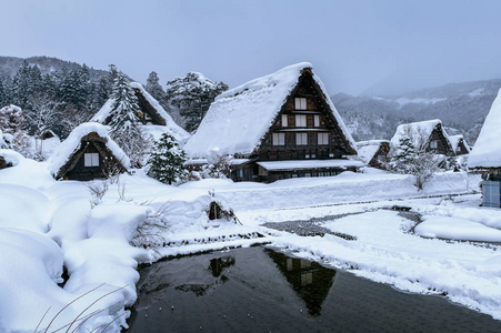 冬季的Shirakawago村，联合国教科文组织世界遗产地，日本。