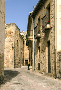 佩德拉萨是位于马德里以北的西班牙城镇。它以中世纪的建筑而闻名，如佩德拉扎城堡，巴斯克画家伊格纳西奥祖洛加在那里展出。