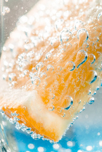 成熟的橘子水和气泡