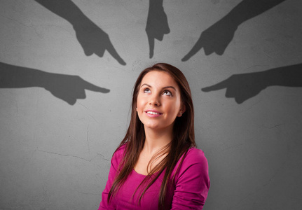 在宽松点的羊有指指点点的学生概念照片