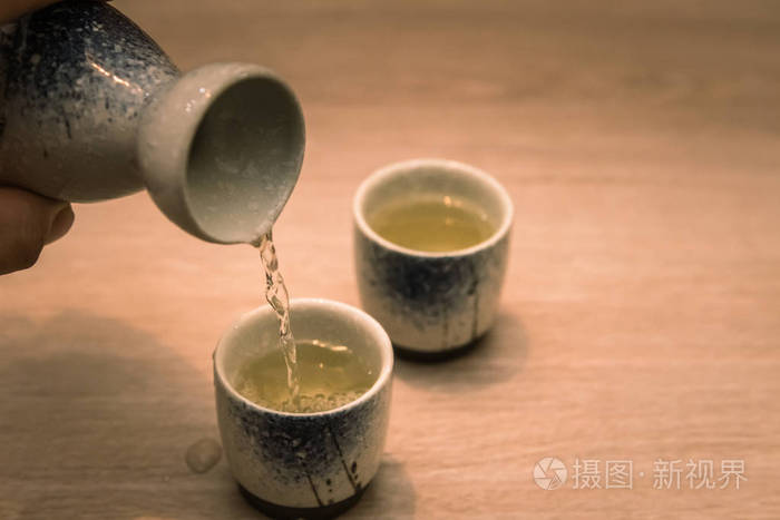 日本清酒是一种传统的日本白酒广受欢迎