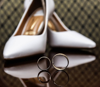 s shoes on the table and green background