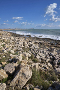 意大利西西里岛马里纳迪莫迪卡拉古萨省地中海海景西西里岛东部南部岩石海岸线