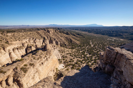阳光明媚的日子里美丽的美国风景。 拍摄于卡莎卡图韦帐篷岩石国家纪念碑新墨西哥州。
