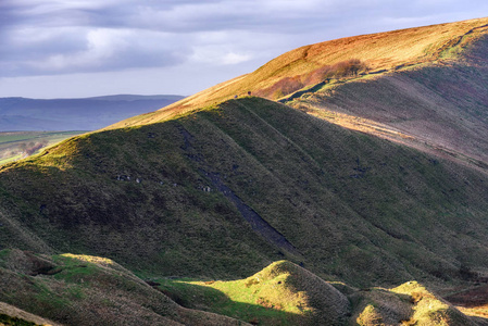 英国高峰国家公园的一座小山丘。