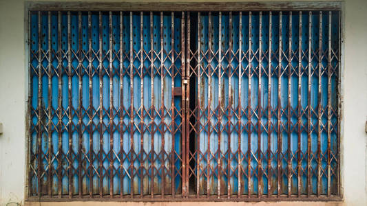 旧铁门上生锈了照片