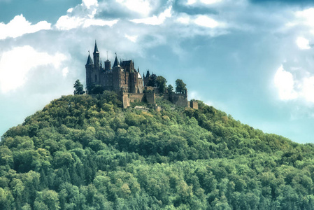 赫钦根德国2018年8月17日霍恩佐伦城堡在拭子阿尔卑斯山巴登符腾堡德国的景色。