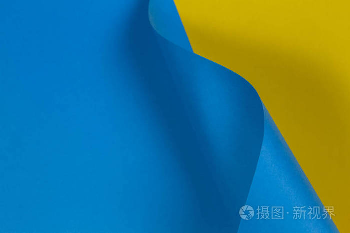 抽象几何形状柔和蓝色和黄色纸背景