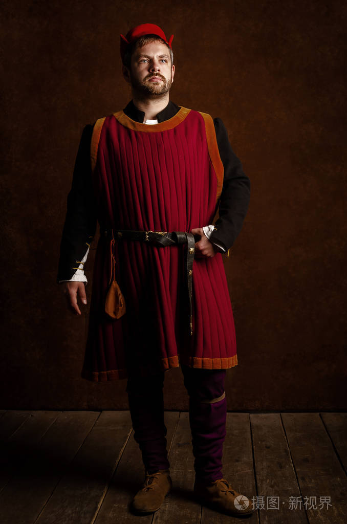 中世纪贵族礼服男性图片