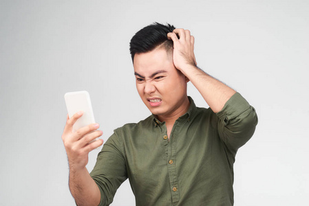 情绪化面部表情困扰男性的研究照片