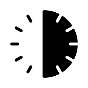 半小时的时间隔离在白色背景上山区的空闲时间圆形时钟显示一半的第三