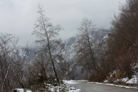 意大利南部坎帕尼亚雪山景观2019年1月9日。