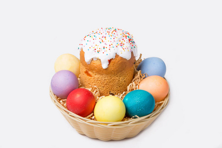 复活节。 传统的俄罗斯和乌克兰复活节蛋糕Kulich和彩蛋。 关闭孤立的选择性病灶