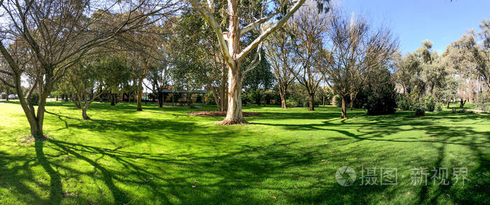 澳大利亚甘比山的翁赫斯顿天坑公园。 晴天的全景。