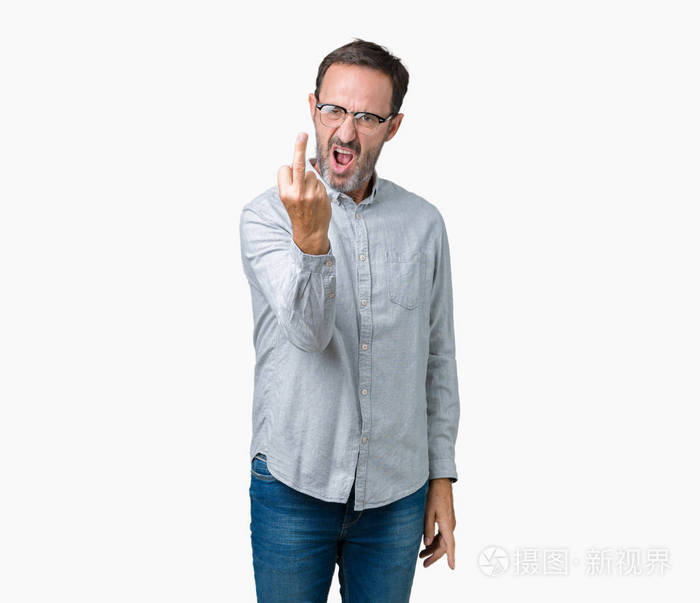 背景偏僻,露出中指,不礼貌,粗鲁的表情