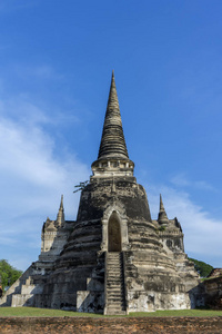 大屿山佛拉寺蓝天宝塔景观。 是泰国和世界遗产城市的旅游景点。