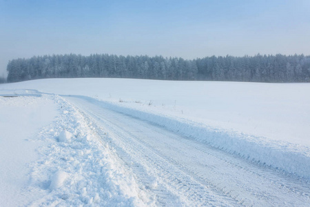 冬季景观日出与道路图片