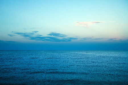 蓝天，太阳和大海