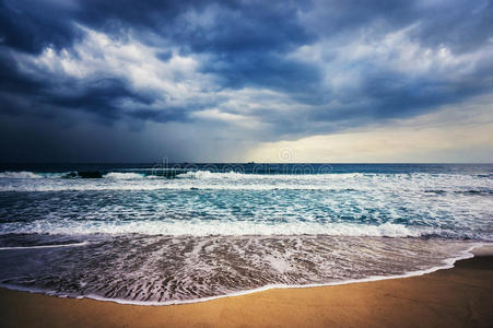 泡沫 海洋 暴风雨 权力 风景 攻击 海景 天空 危险 危险的