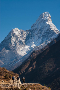 尼泊尔珠穆朗玛峰地区的阿玛达布拉姆山