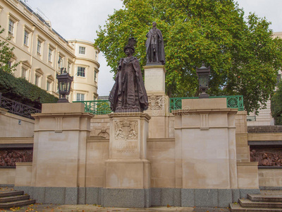 伦敦乔治和伊丽莎白纪念碑图片