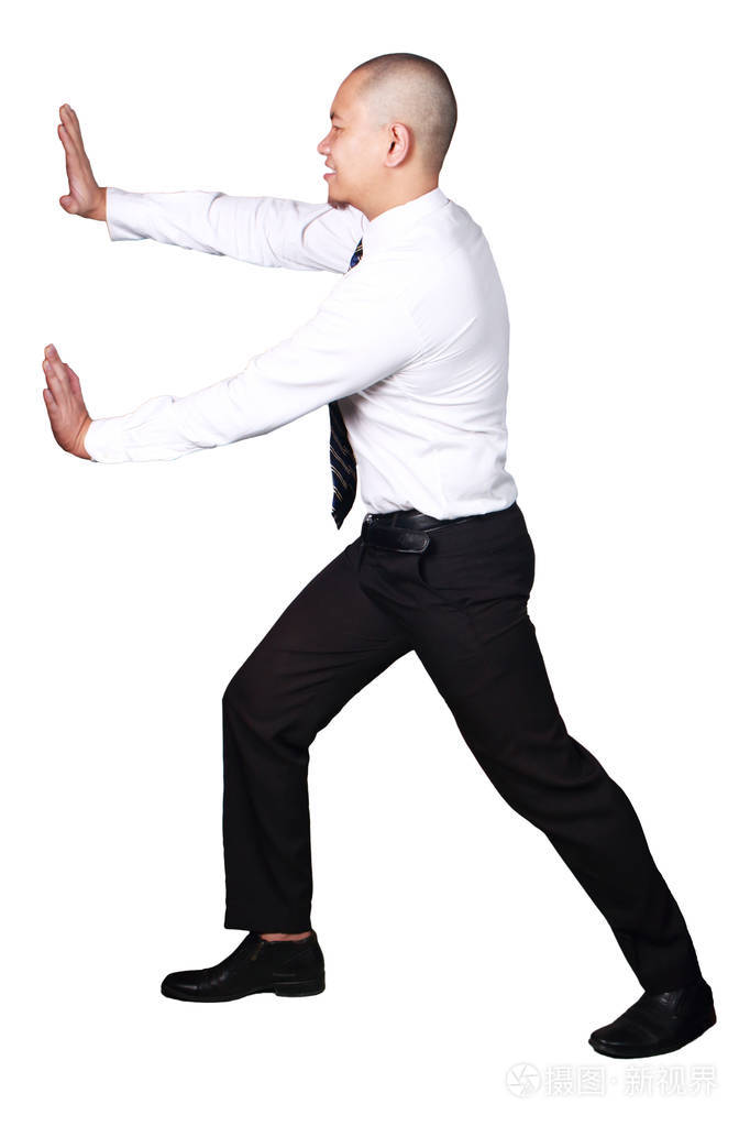年轻的商人穿着白色西装和黑色裤子,推着或抵挡手势. 孤立在白色上.